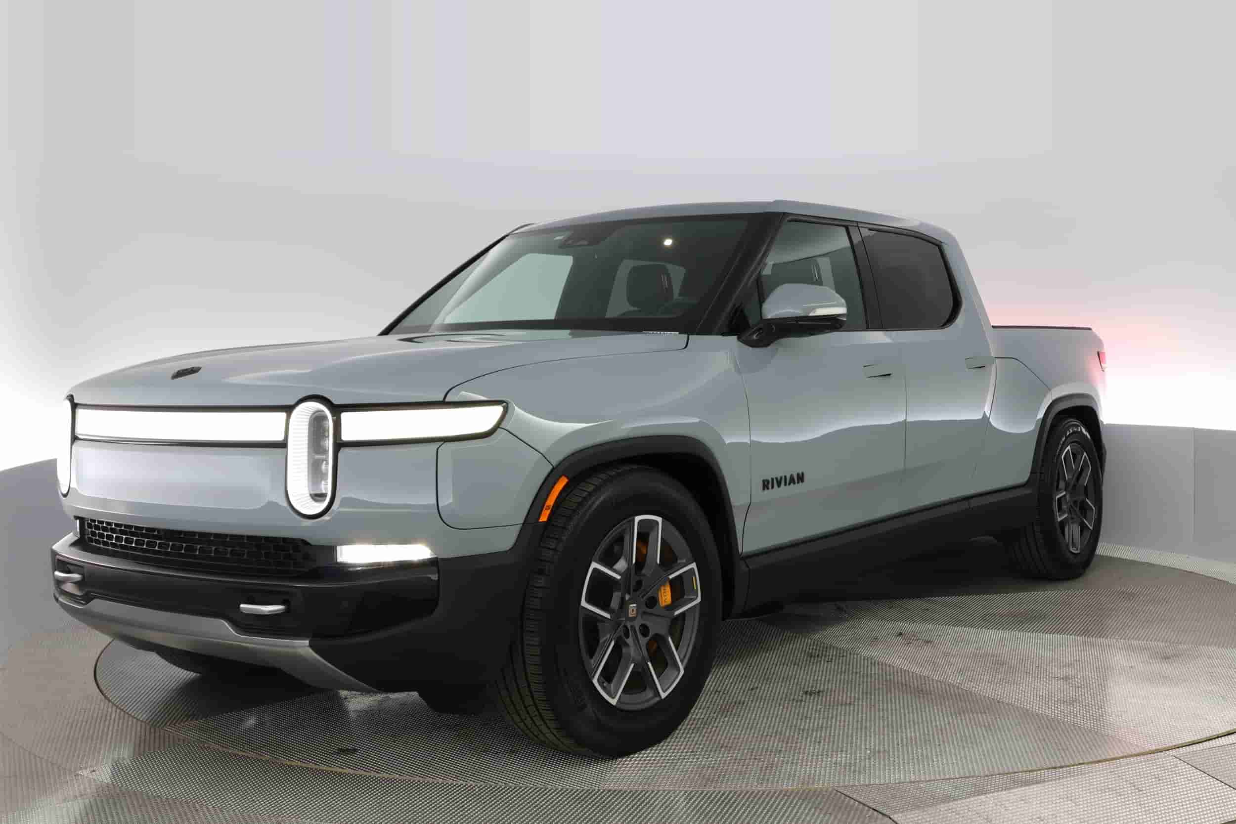 Rivian R1T | EverCar's Co. on EverCars Co.