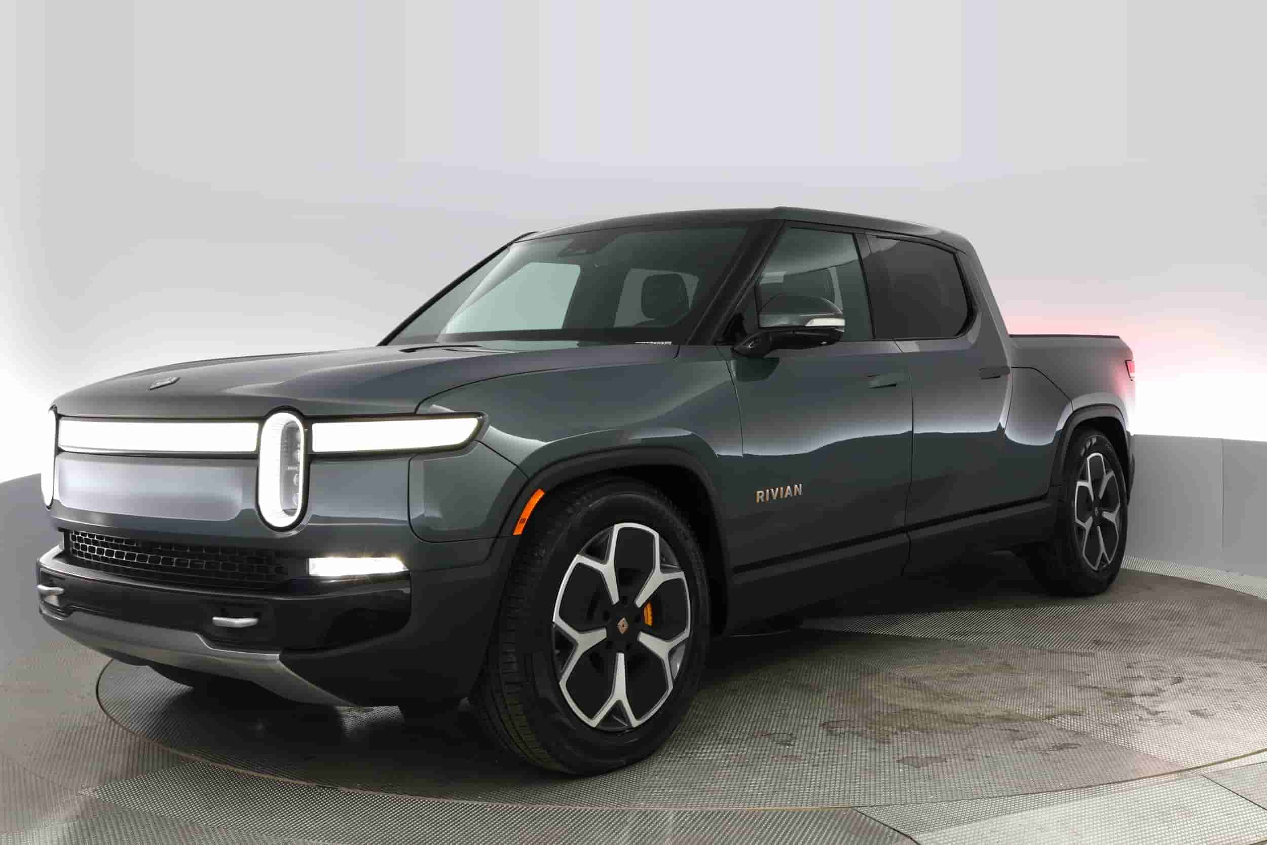 Rivian R1T | EverCar's Co. on EverCars Co.