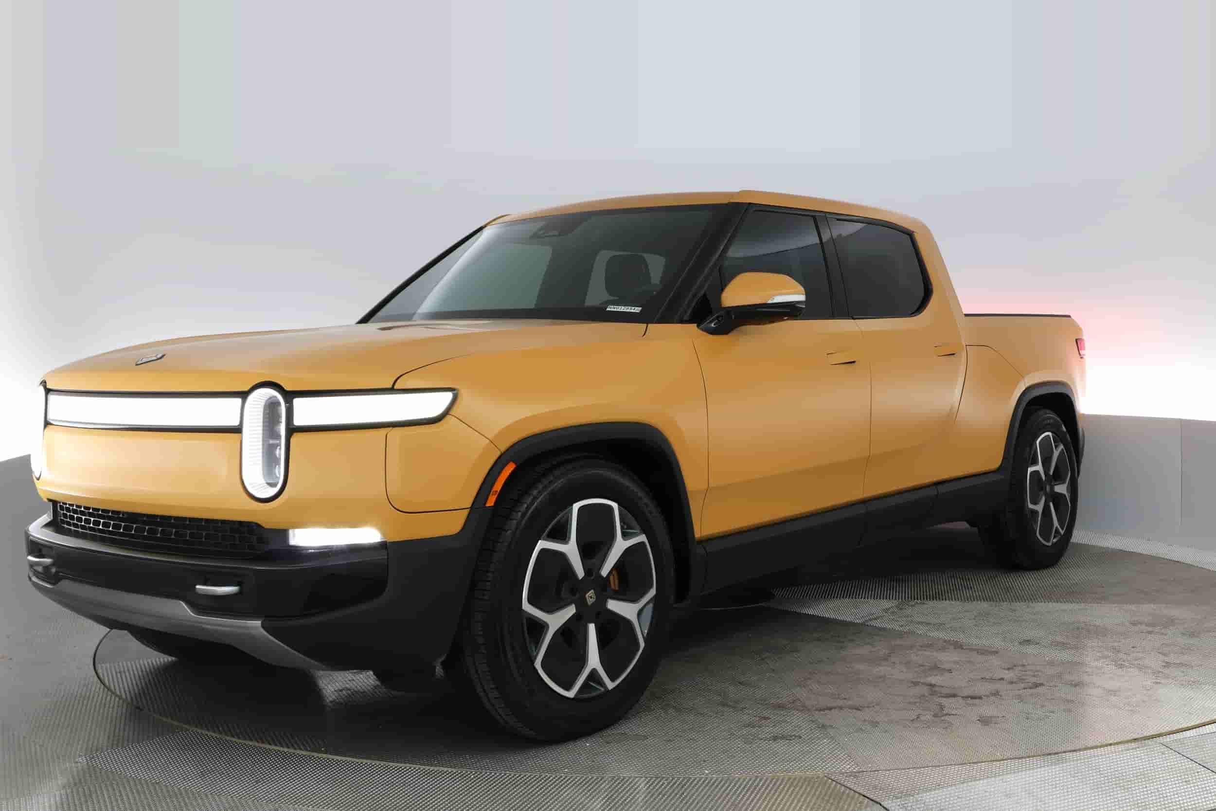 Rivian R1T | EverCar's Co. on EverCars Co.