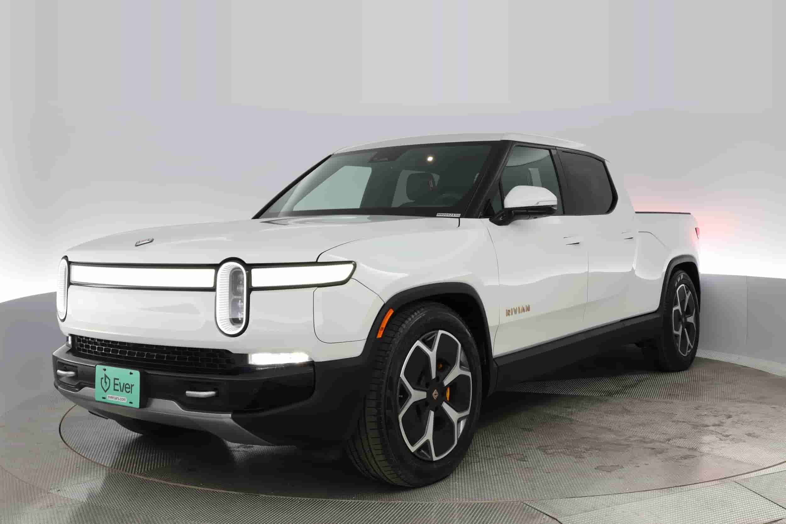 Rivian R1T | EverCar's Co. on EverCars Co.