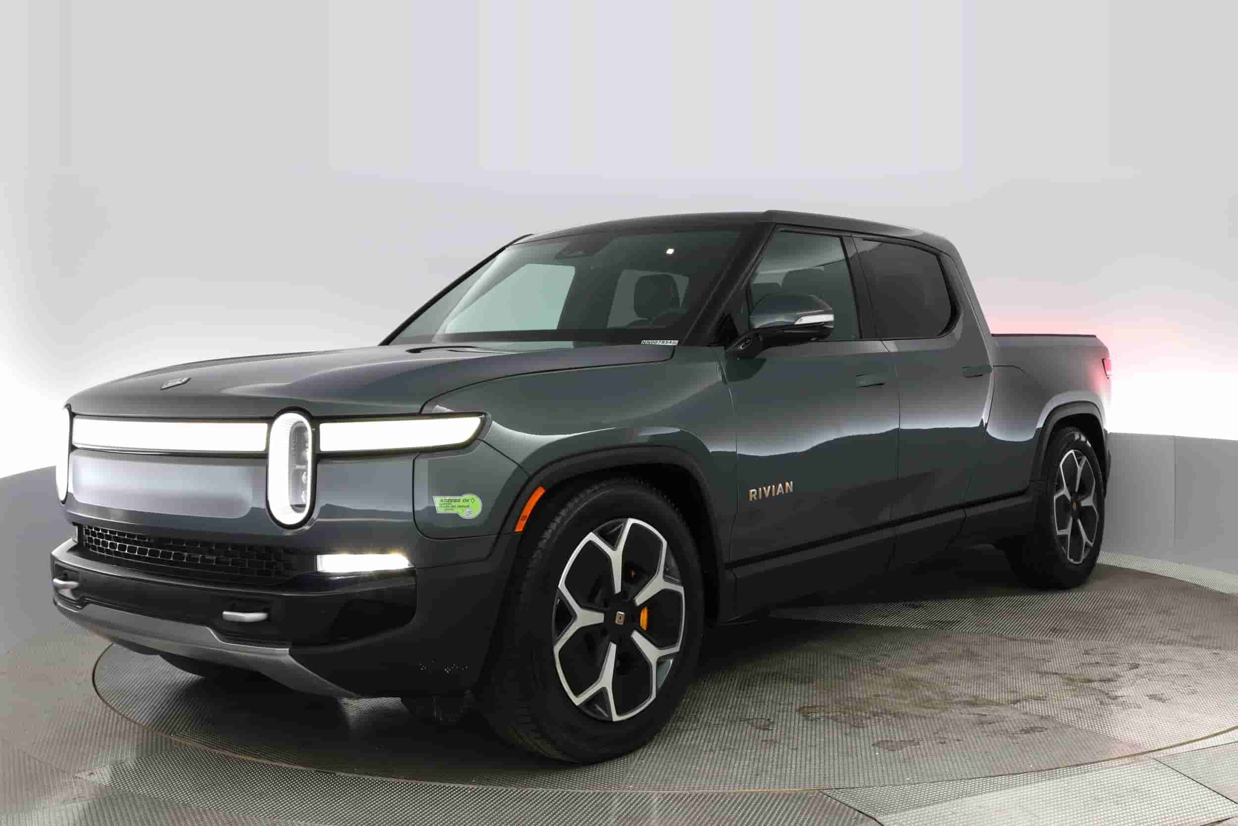 Rivian R1T | EverCar's Co. on EverCars Co.