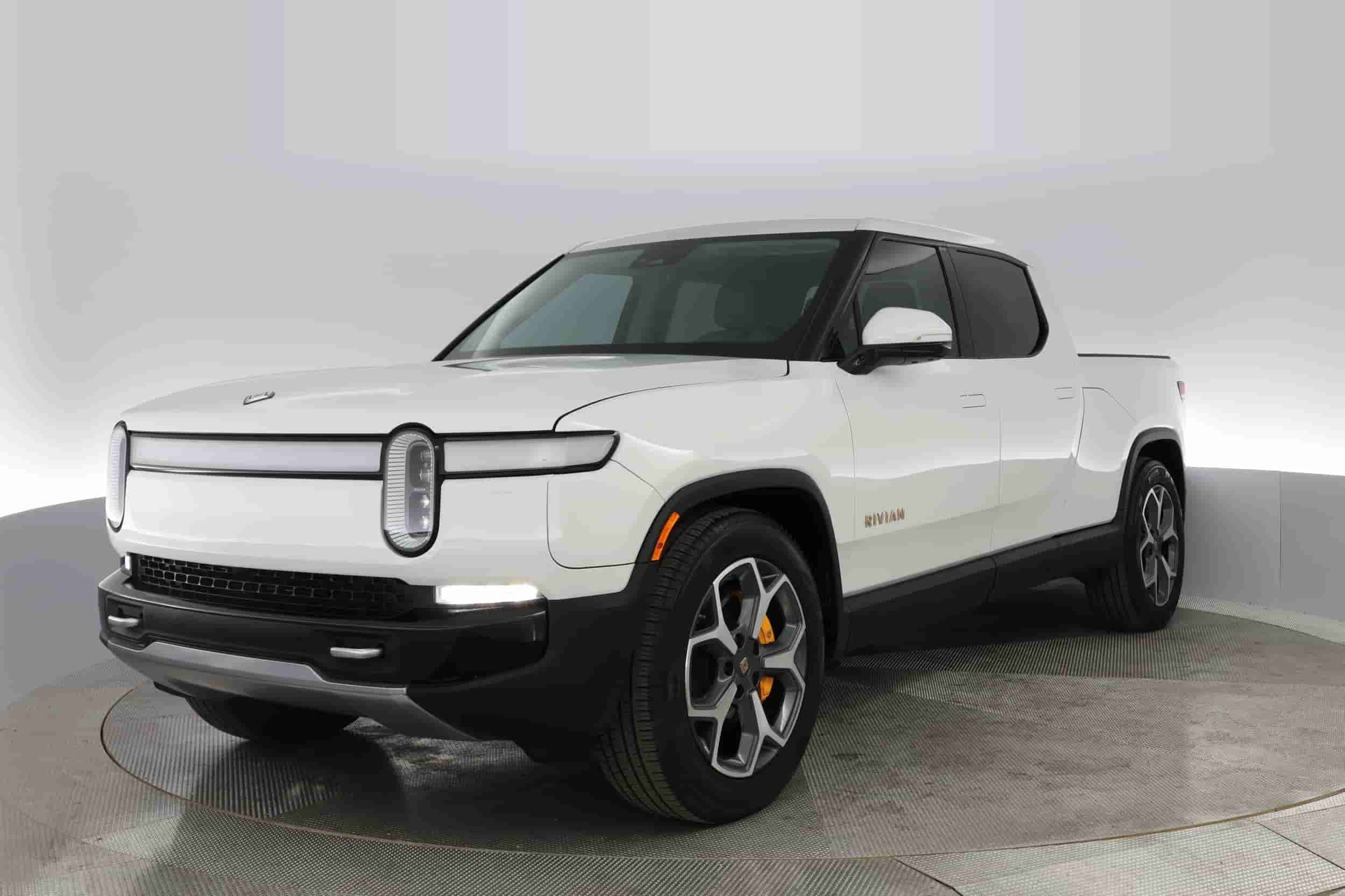 Rivian R1T | EverCar's Co. on EverCars Co.