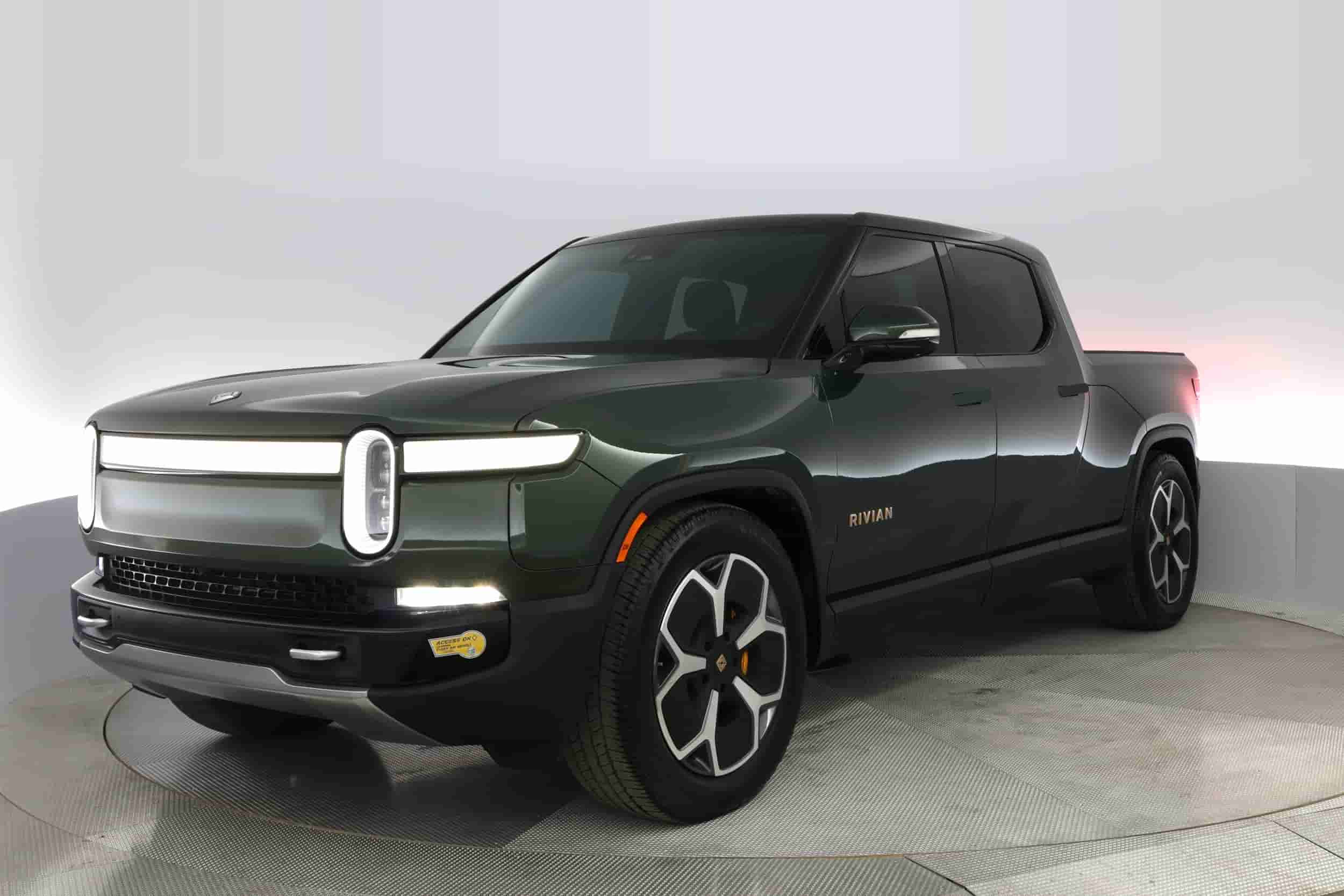 Rivian R1T | EverCar's Co. on EverCars Co.