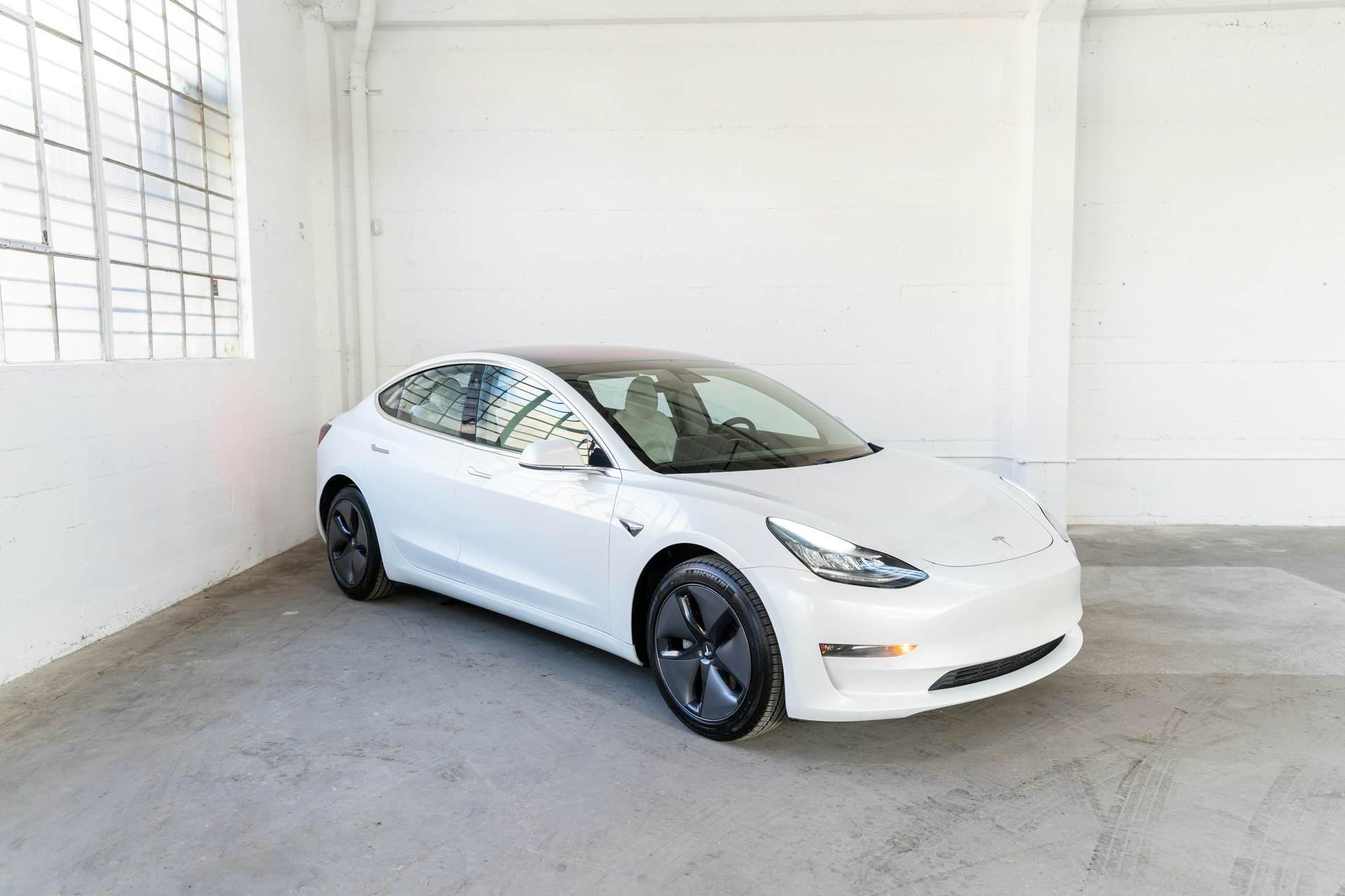 EverCar's Co. extra vehicle's image for Tesla Model 3 - 2018 Mid Range on EverCars Co.