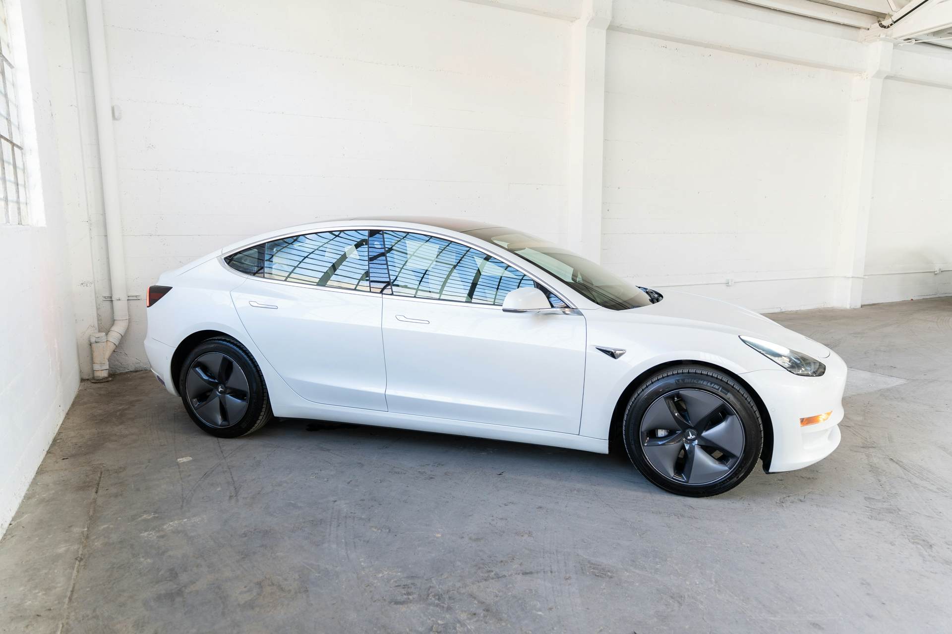 EverCar's Co. extra vehicle's image for Tesla Model 3 - 2018 Mid Range on EverCars Co.