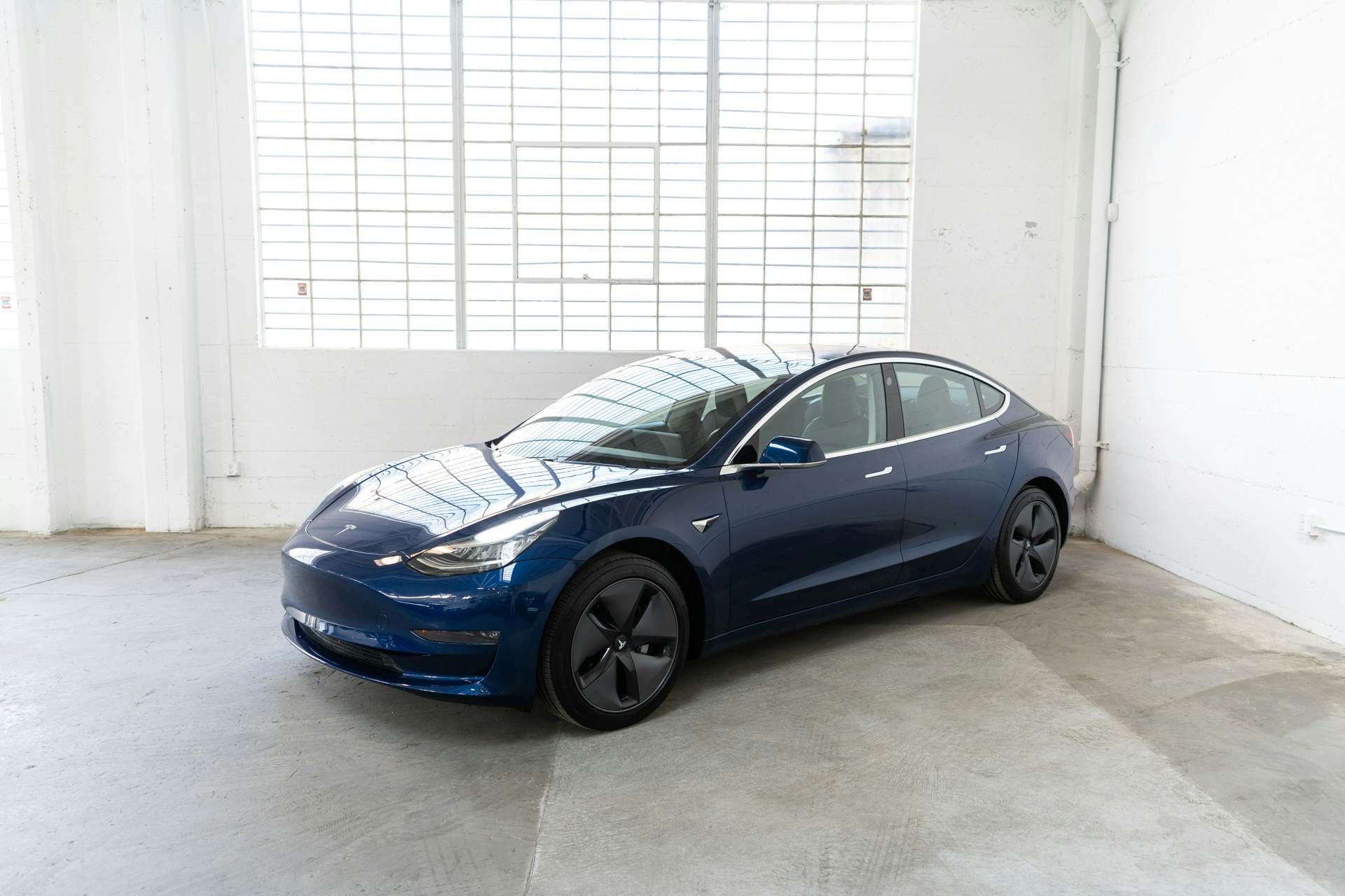 EverCar's Co. extra vehicle's image for Tesla Model 3 - 2018 Mid Range on EverCars Co.