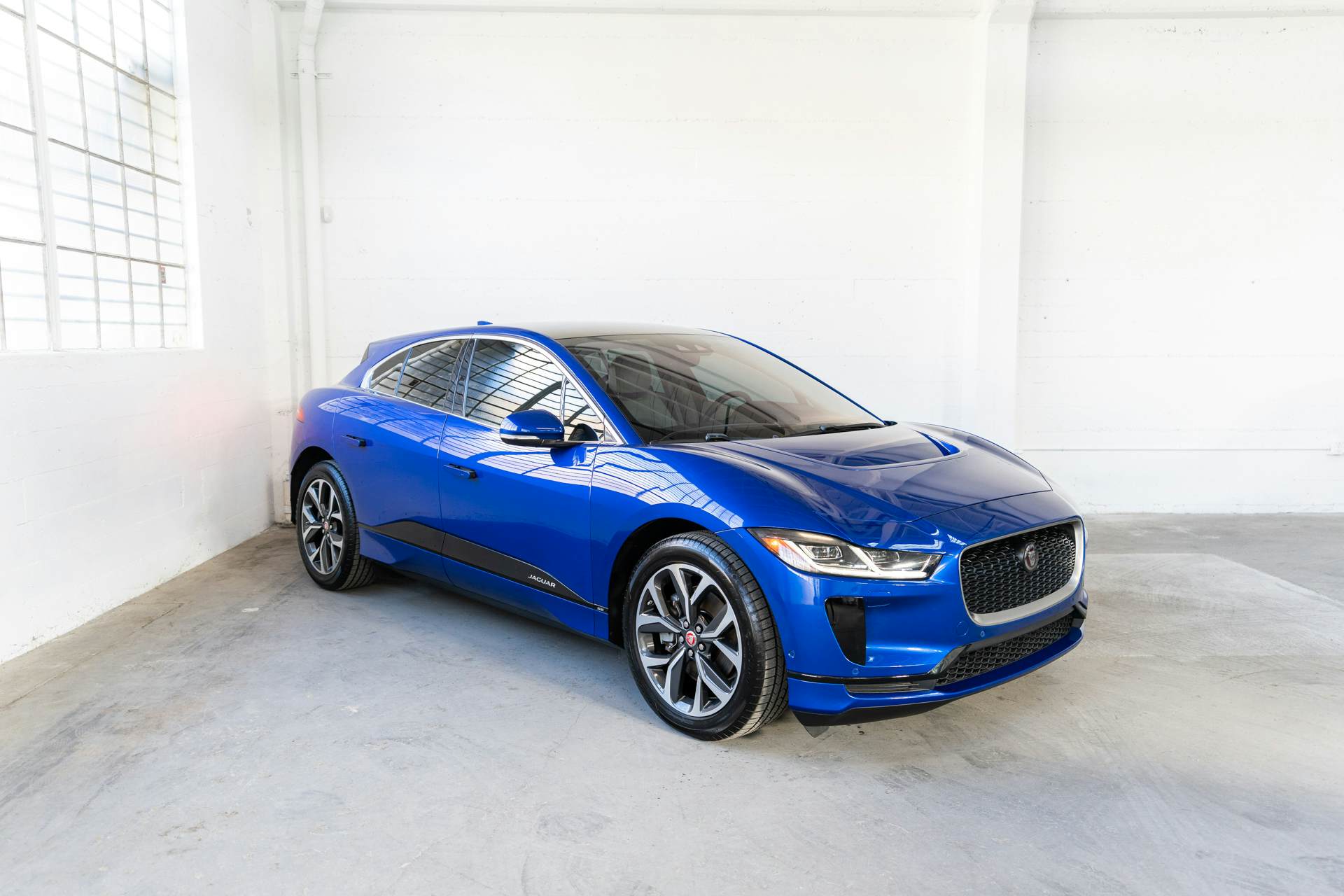 EverCar's Co. extra vehicle's image for Jaguar I-Pace - 2020 SE on EverCars Co.