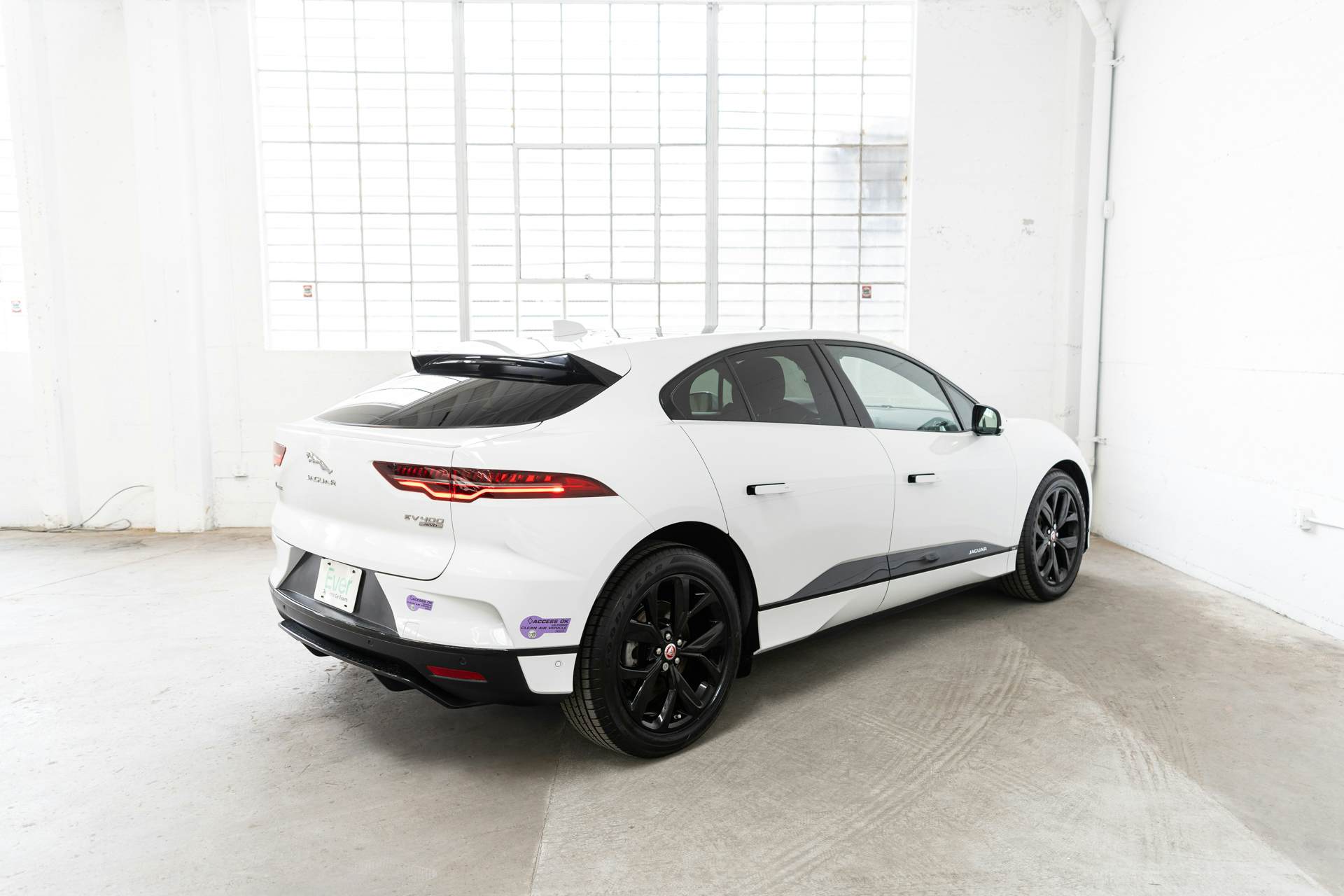 EverCar's Co. extra vehicle's image for Jaguar I-Pace - 2019 SE on EverCars Co.