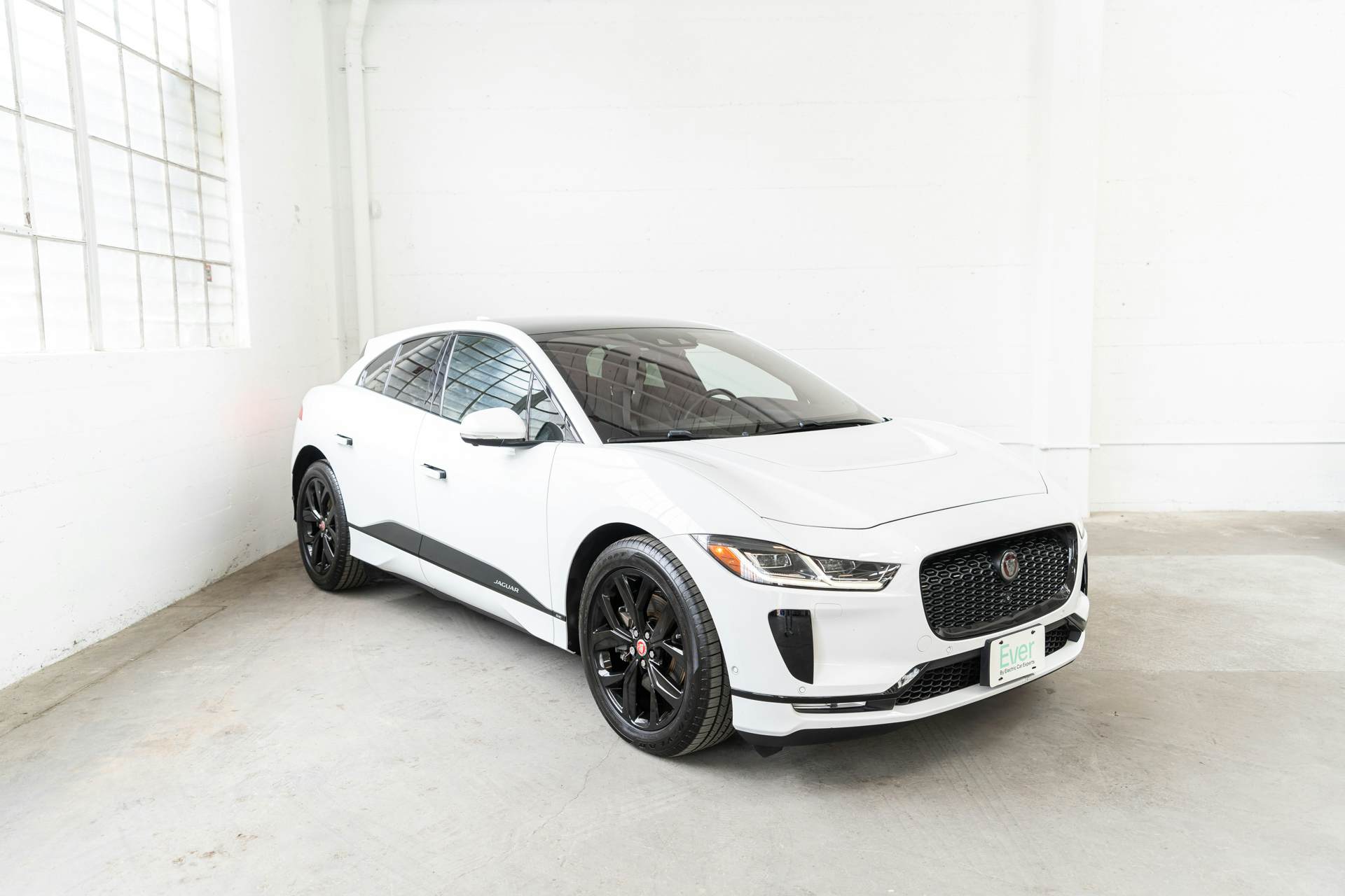 EverCar's Co. extra vehicle's image for Jaguar I-Pace - 2019 SE on EverCars Co.