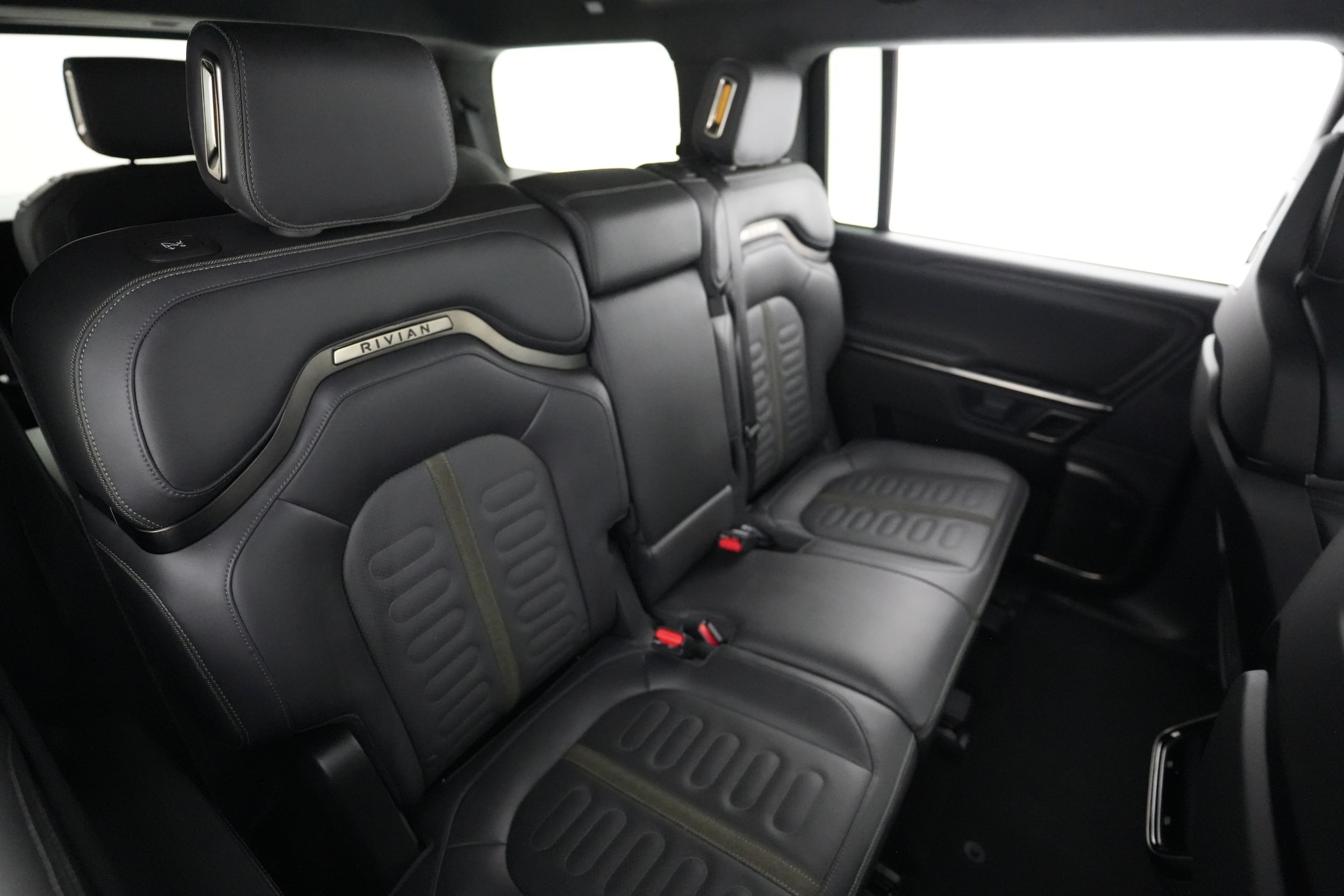2024 Rivian R1S